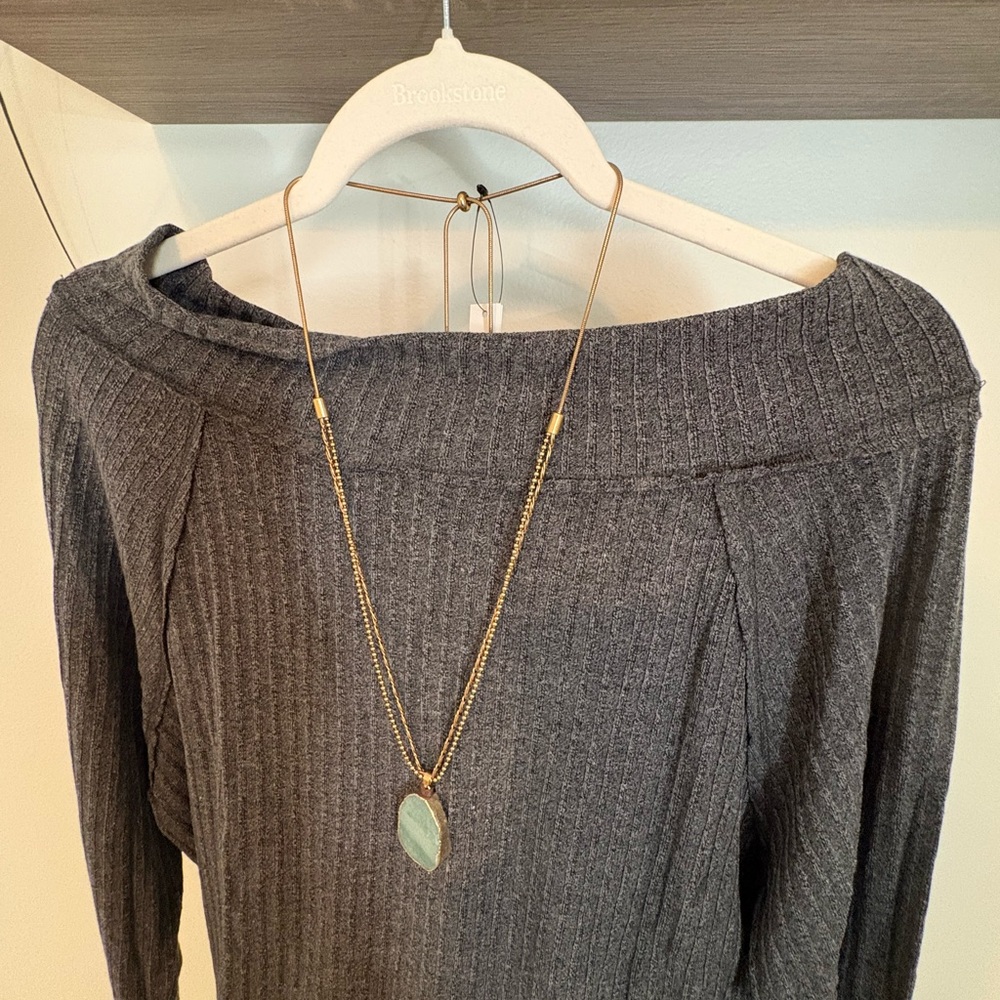 Charcoal Gray off the shoulder Knit Top NWT In Loom - Picture 4 of 8